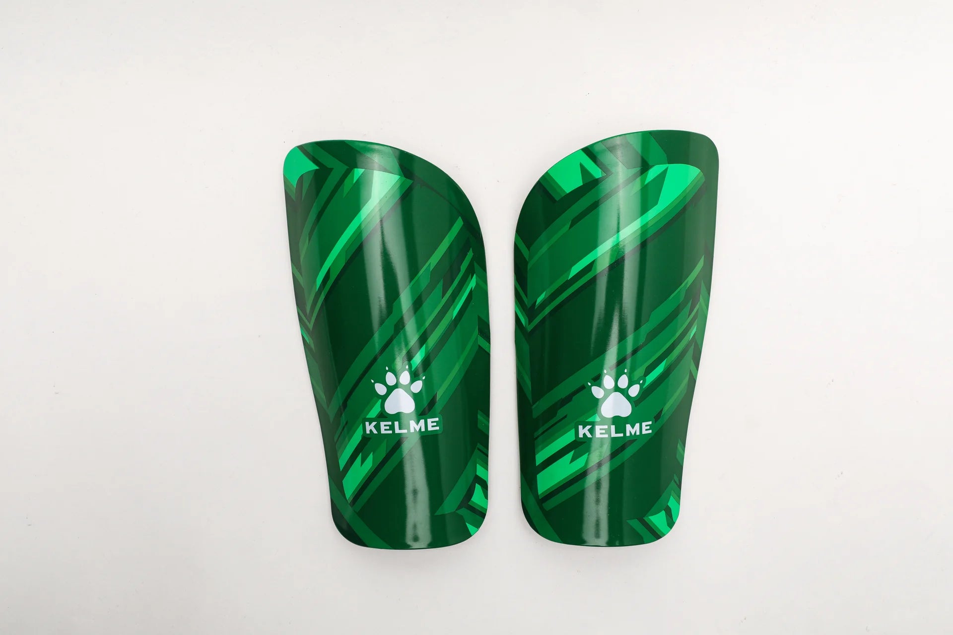 Kelme Shin Guard 8101HJ5001 – Lightweight Football Protection